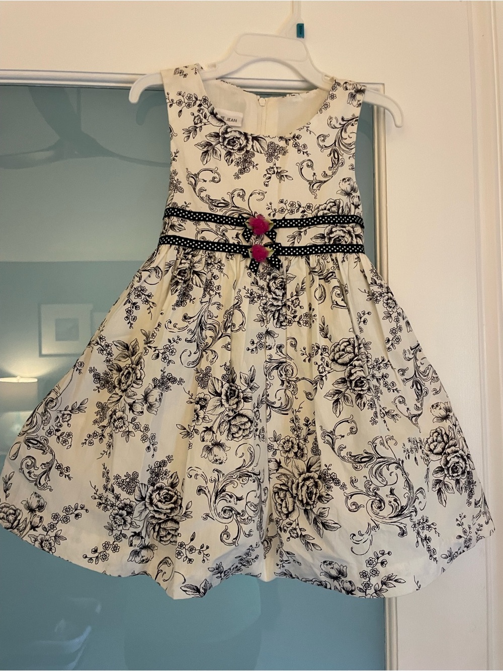 Girl's Bonnie Jean Sleeveless Black and White Floral Print Dress, Size 3T lined